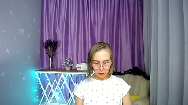 queen_a_n_i: вебкам-шоу