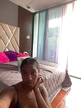 Chatroom XXX en direct de Emi_rousse