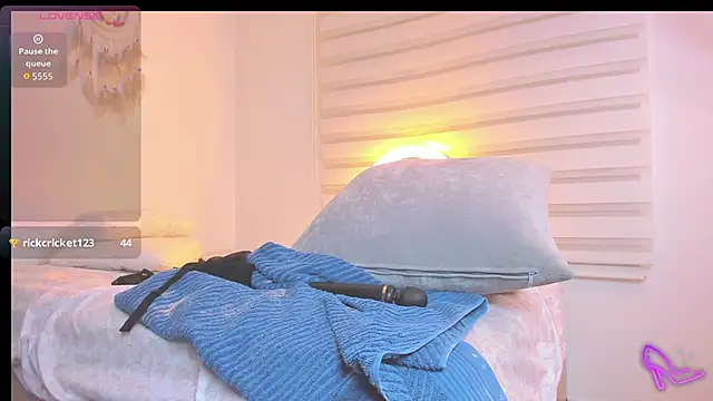 Chat +18 de SharonVelvet ao vivo