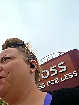 julimonroe Chat XXX in diretta