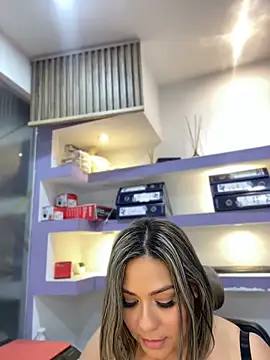 isabella_horney_: онлайн-секс-чат