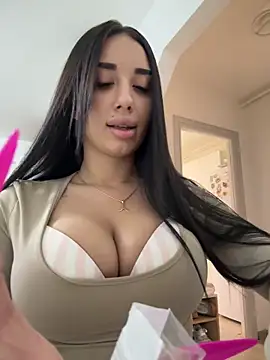 دردشة BlueEyes_BB الجنسية المباشرة