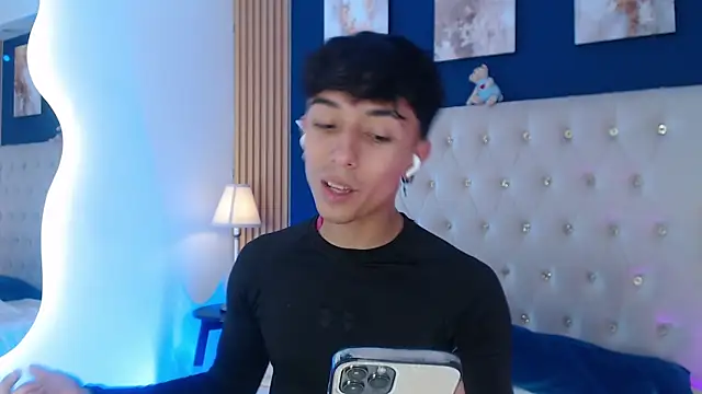 Czat XXX na żywo – Aiden_Rivers_