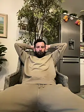 Michel_huge Adlı Modelin Canlı XXX Sohbeti