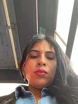 Astrid-- 在線直播表演