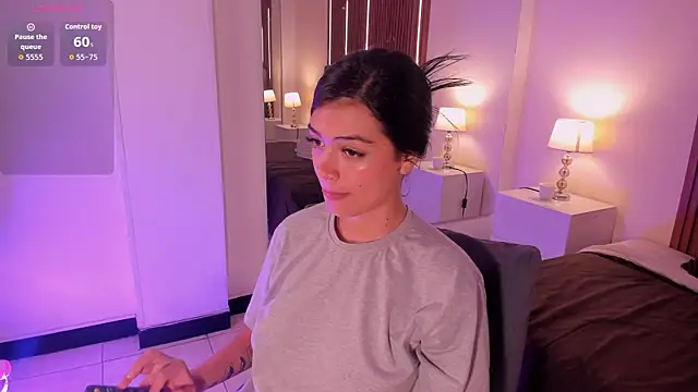 LiaSalvatore's Live XXX Chat