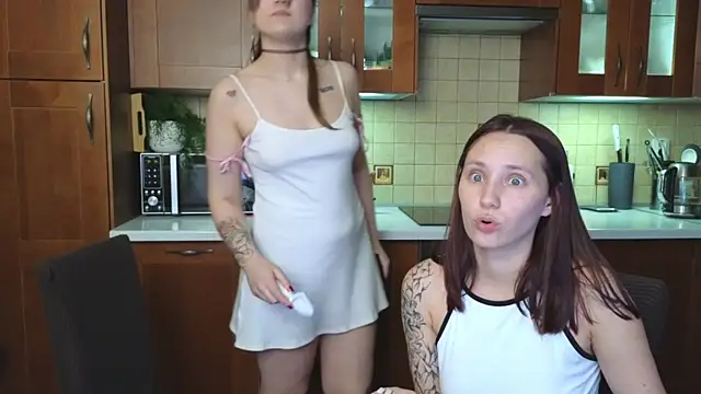 HotCaramellsTV 在線直播表演