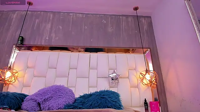 Pertunjukan Kamera Web Foxxy_Doll