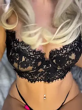 Chat +18 de PinaColaBoom ao vivo