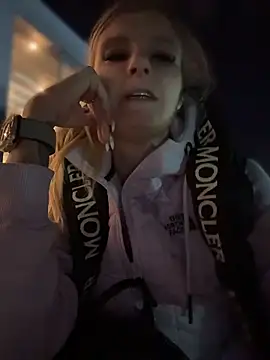 Betsy 现场XXX聊天