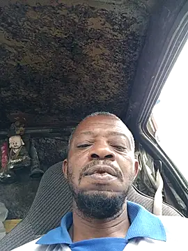 Negaomalinha1: διαδικτυακό σόου στην κάμερα