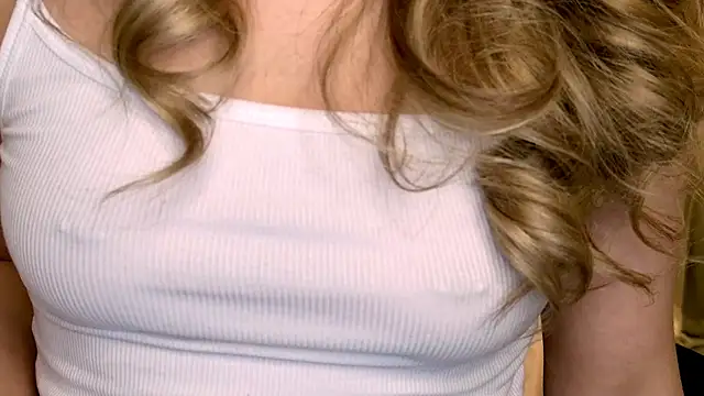 Chat XXX en directo de RozzitaBedberry