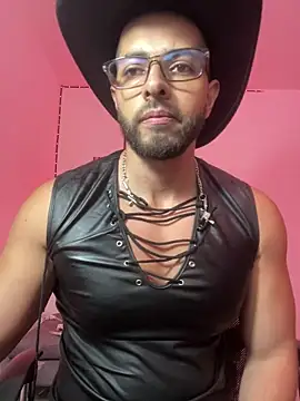 magnumchris:  διαδικτυακό σόου στην κάμερα