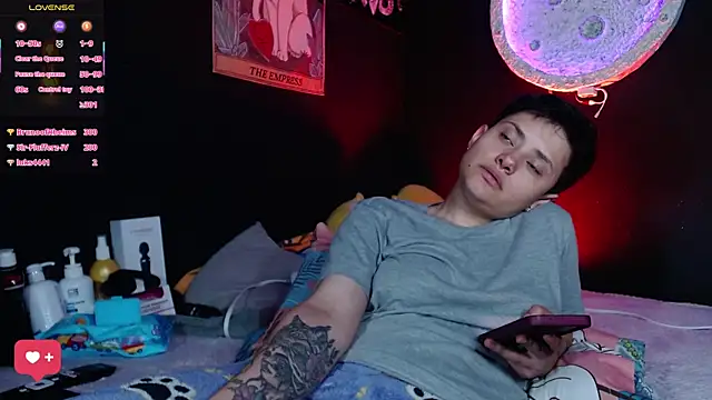 girl_intense444: απευθείας συνομιλία ΧΧΧ