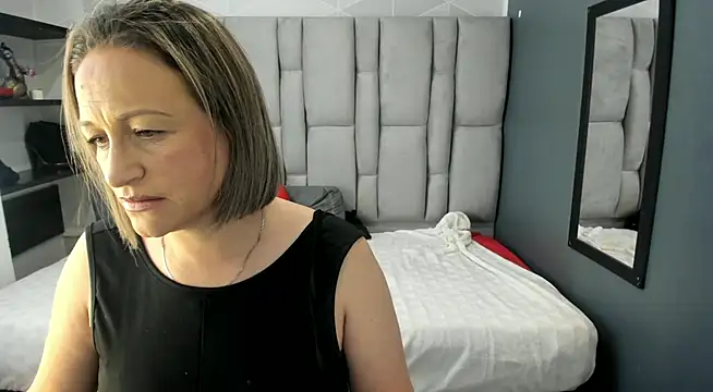 Chat XXX en directo de Charlot_milf