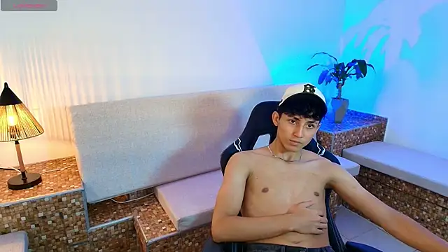 Show modela Valentino_Rey na web-kameri