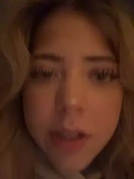 MelliMoon Live XXX-Chat