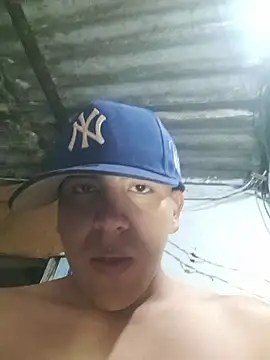 AgARiaom: διαδικτυακό σόου στην κάμερα