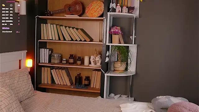 Chatroom XXX en direct de GussieGoold