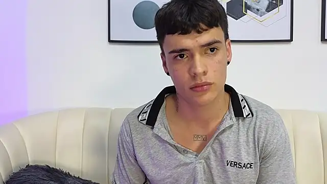 BenitoSaenzのライブXXXチャット