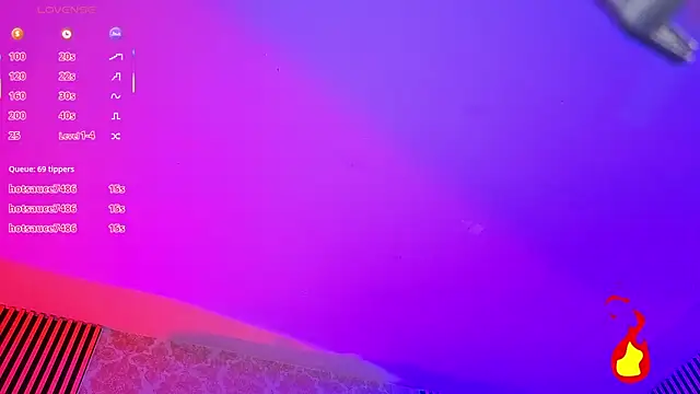 LIHIAN_TAY: διαδικτυακό σόου στην κάμερα