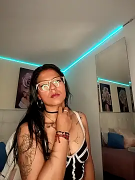 SamathaMay 在線直播表演