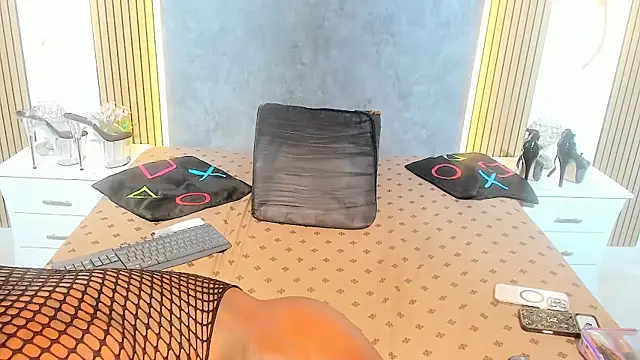 XXX chat uživo modela NahomyOwen