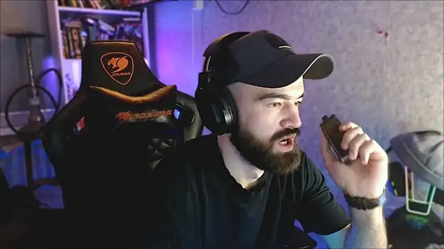 _Mostly_ Pertunjukan Webcam