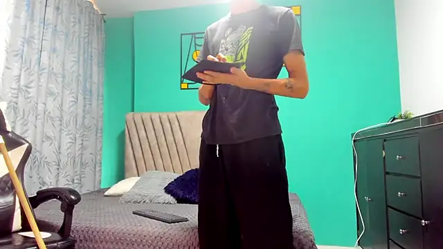 Maikol_Ortiz Live XXX-Chat