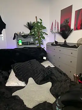 Trixie-Tainted Webcam-Show