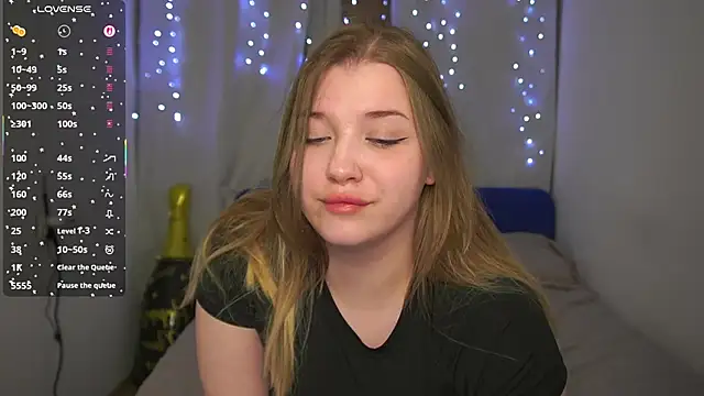 Živý XXX chat CuteSharloti