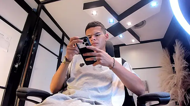 DylanRoyce_のライブXXXチャット