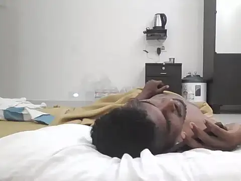 Tamilgud23 Show in webcam