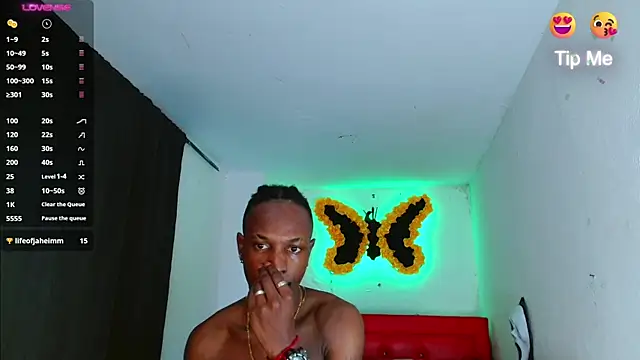 Show modela Aroonsexyboy na web-kameri