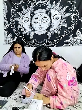 emily_n_abby Chat XXX in diretta