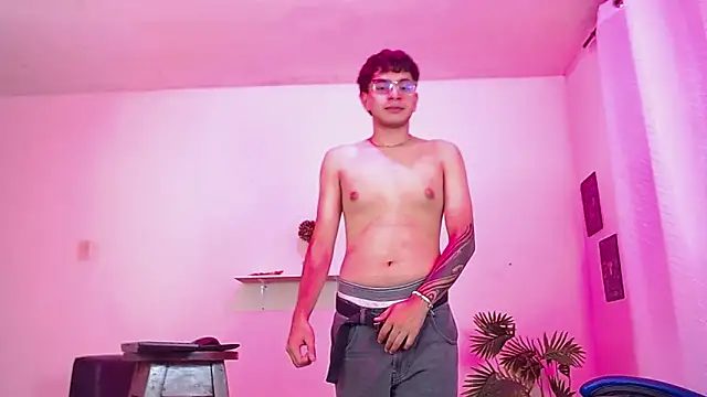 Show modela maax_18 na web-kameri