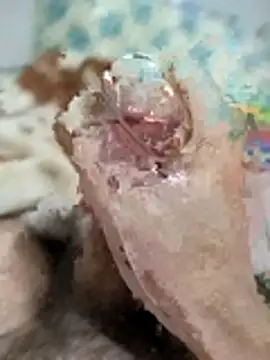 naghmi12: διαδικτυακό σόου στην κάμερα