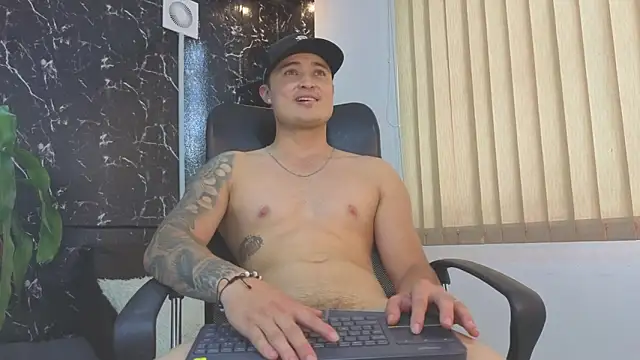 Show modela Alexander_ferre na web-kameri