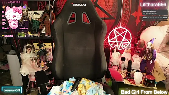 Pokazy przed kamerką – Lilithara666