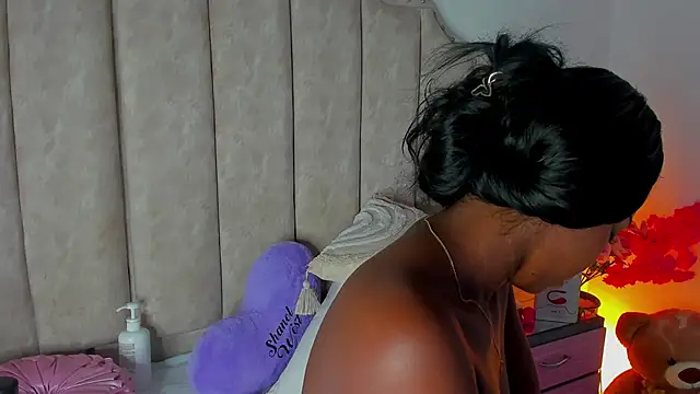 ShanelWest's Live XXX Chat