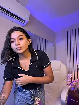 AlyssaRay's Live XXX Chat