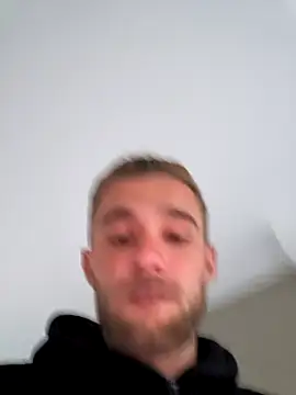 Benjamiinlt 现场XXX聊天