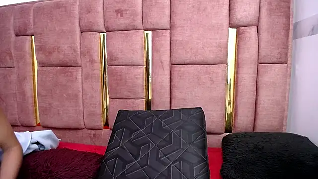 CHLOESHOW's Live XXX Chat