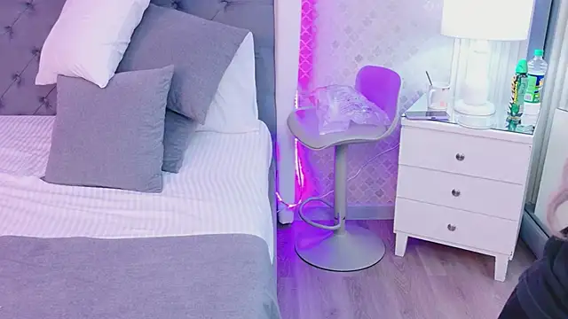 TaniaBlaze live XXX chat