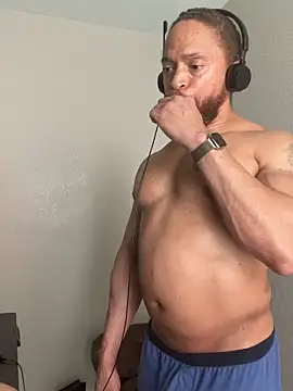 Fathero1time: διαδικτυακό σόου στην κάμερα