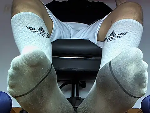 Pokazy przed kamerką – Alphacashmaster777