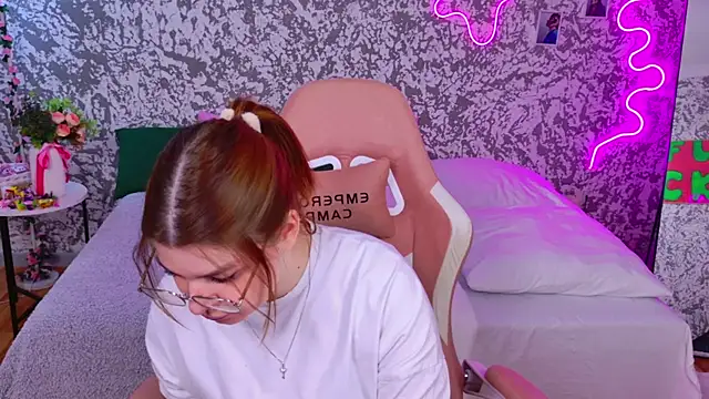 moneyforPeaches' Live XXX Chat