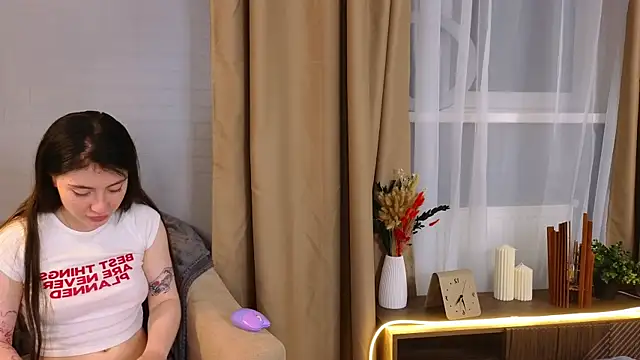 KimiFivePlusのライブXXXチャット