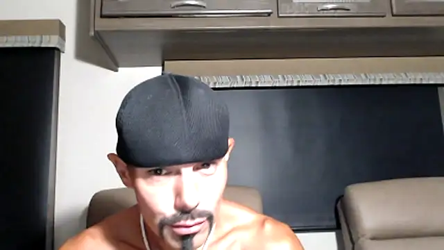 Pokazy przed kamerką – ThickD2C