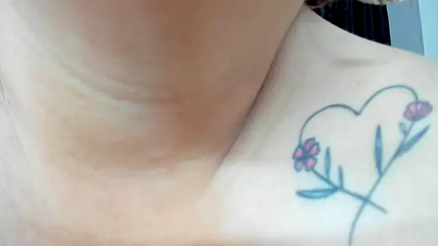 ScarletBigTitties Adlı Modelin Canlı XXX Sohbeti